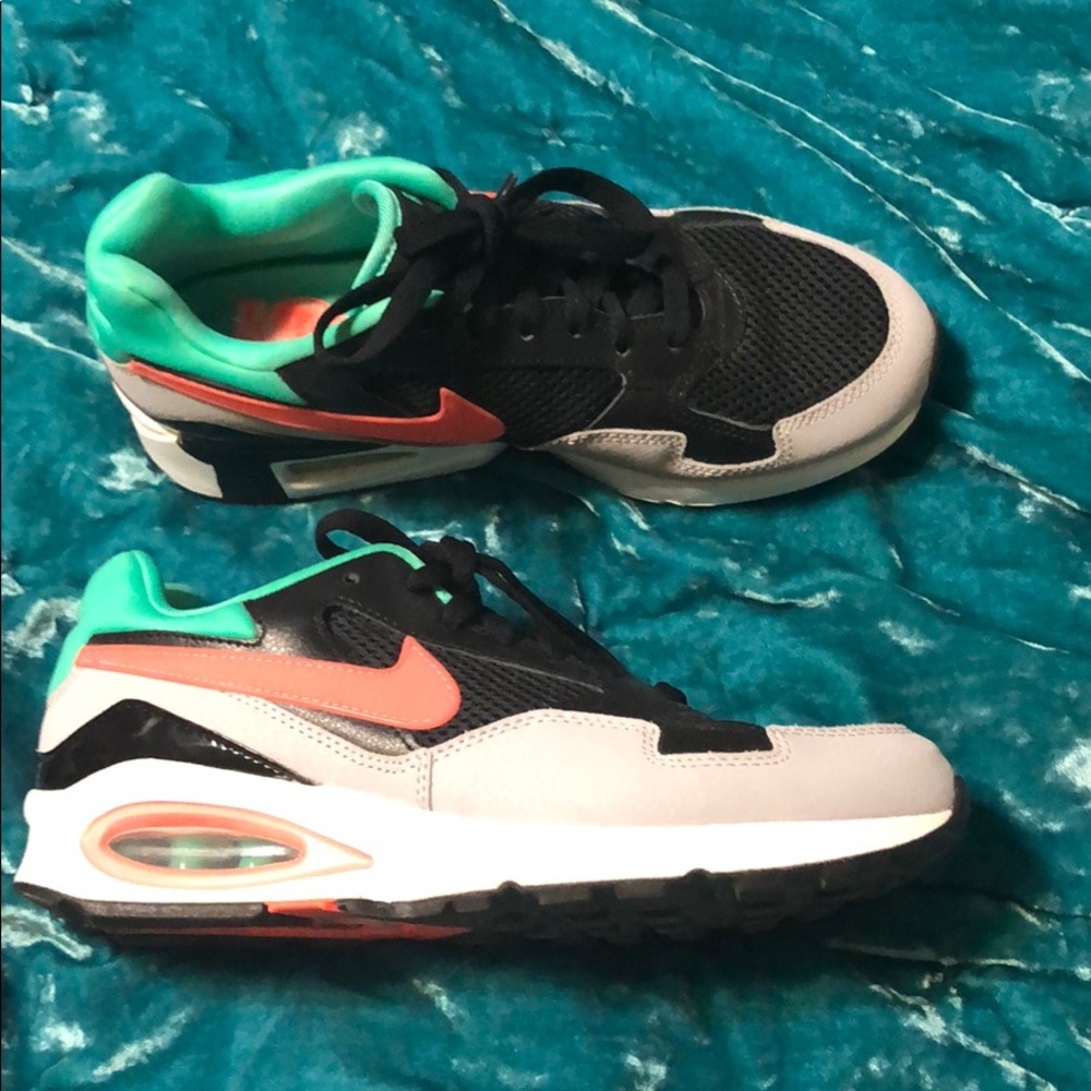 NIKE AIR